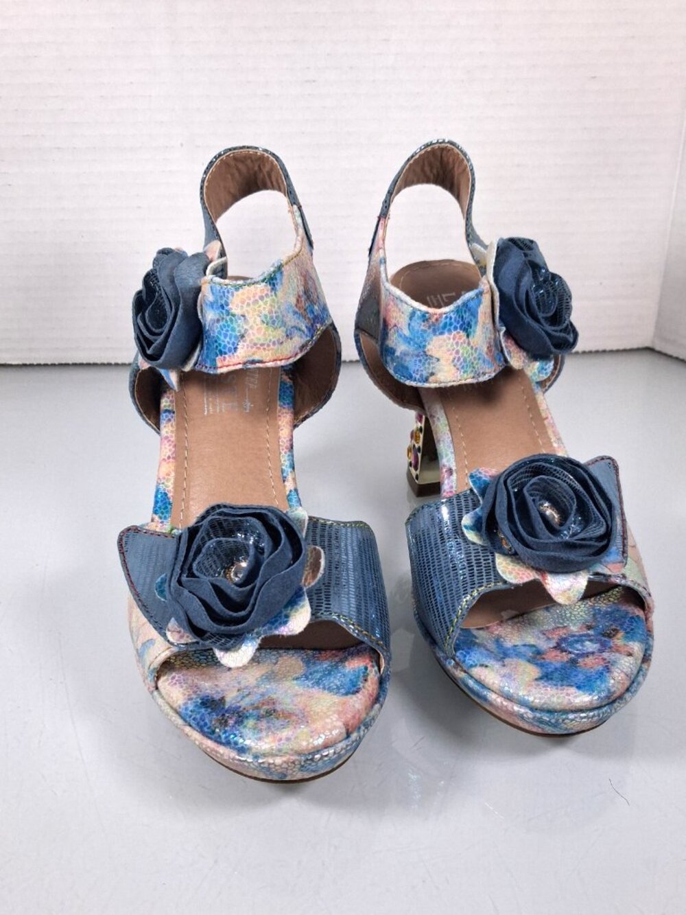L'ARTISTE Smashing Blue Floral Sandal Multicolor Jeweled Block Heel US 8.5 Eu 39 - Picture 3 of 9